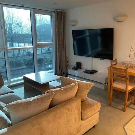 1 Bedroom Apartment Royal Docks Лондон Экстерьер фото