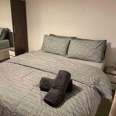 1 Bedroom Apartment Royal Docks Лондон Экстерьер фото