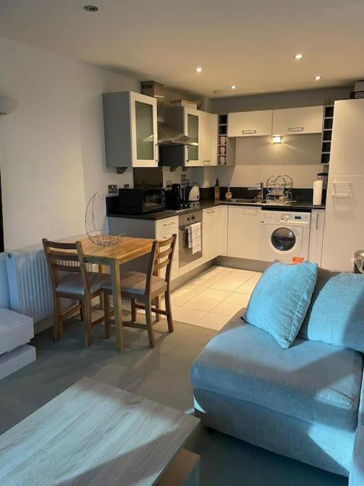1 Bedroom Apartment Royal Docks Лондон Экстерьер фото